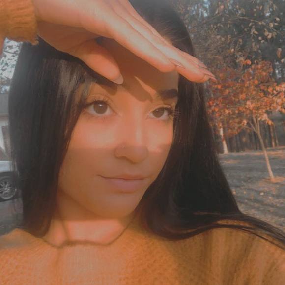 Profile Picture of Taylor Needham (@taylorneedha812) on Poshmark