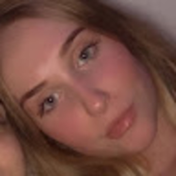 Profile Picture of Zsofia Baclija (@zsobac) on Poshmark