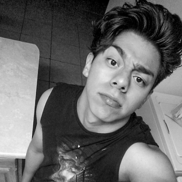 Profile Picture of Erick Badillo (@erickbadillo) on Poshmark