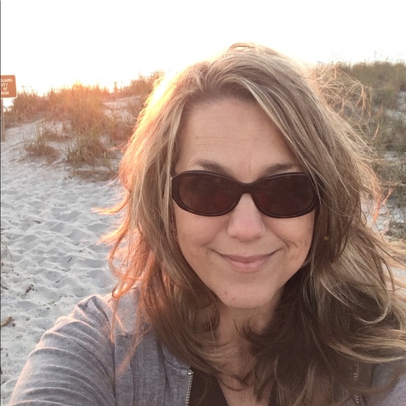 Profile Picture of Paula Del valle (@paula_delvalle) on Poshmark