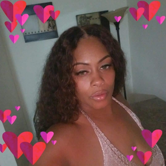 Profile Picture of Crystal Lowery (@dede23) on Poshmark