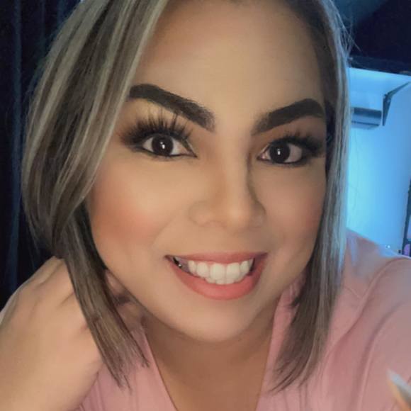 Profile Picture of Lisa Zapata (@lzapata14) on Poshmark