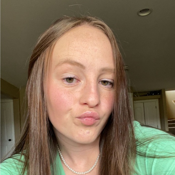 Profile Picture of Brianna Erikson (@brianna_erikson) on Poshmark