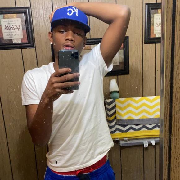 Toby Williams - Poshmark Profile Picture of Toby Williams (@tobywilliams) on Poshmark