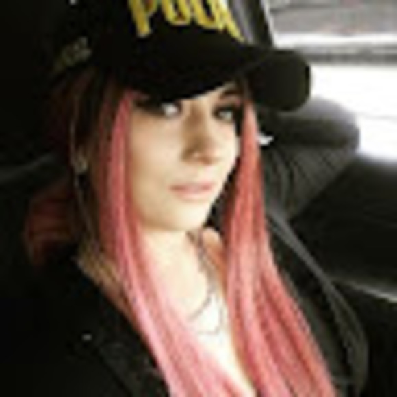 Profile Picture of Andy Kemp (@silverfoxcurios) on Poshmark