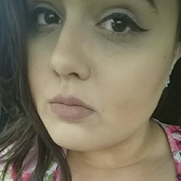 Profile Picture of Lauren Cozzi (@lcozzi11) on Poshmark