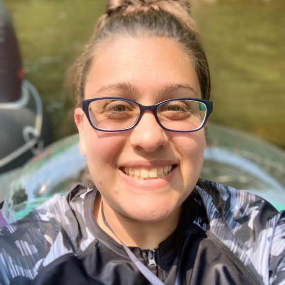 Profile Picture of Emmily Bailey (@emmily_bailey) on Poshmark