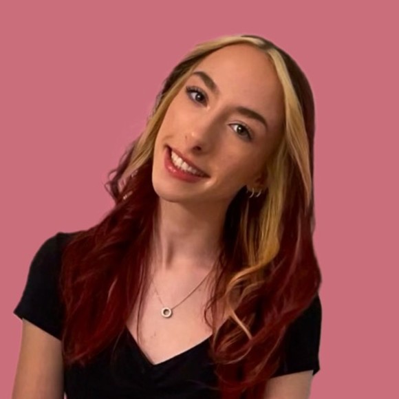 Profile Picture of Jessey Santos (@jesseyws) on Poshmark