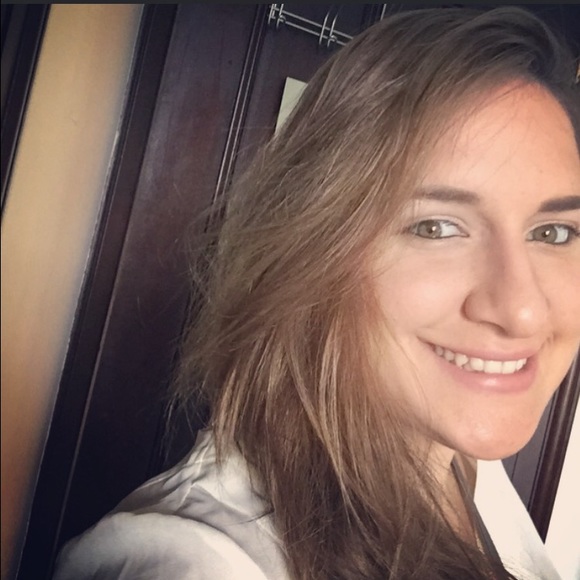 Profile Picture of Mari Capobianco (@maricapobianco) on Poshmark