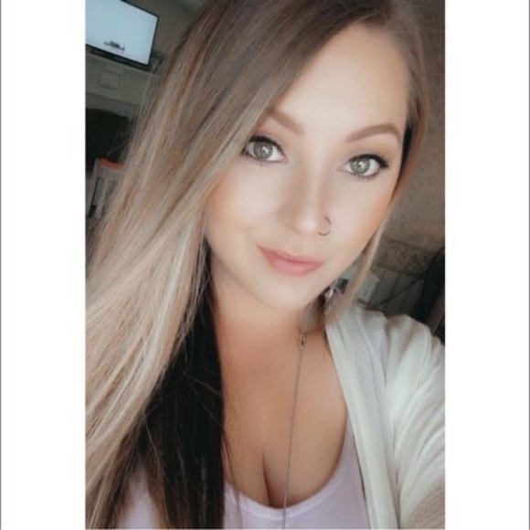 Profile Picture of Nellionna Kennedy (@winstonppark) on Poshmark