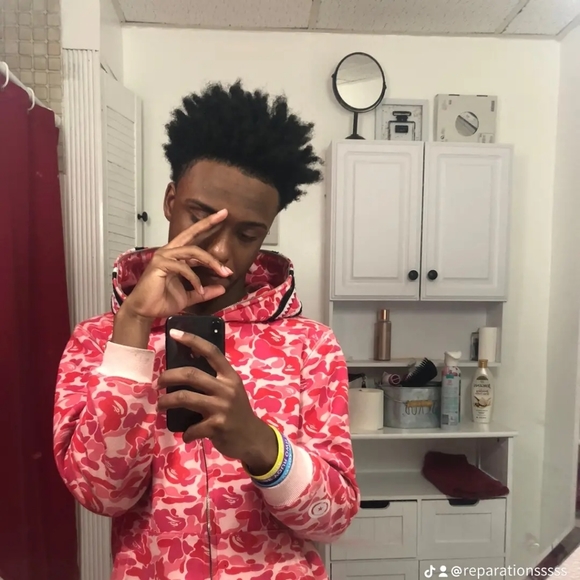 Profile Picture of Isaac Morgan (@isaacmorgan345) on Poshmark