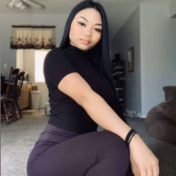 Profile Picture of Dahanny Sublett (@lesmiejay) on Poshmark