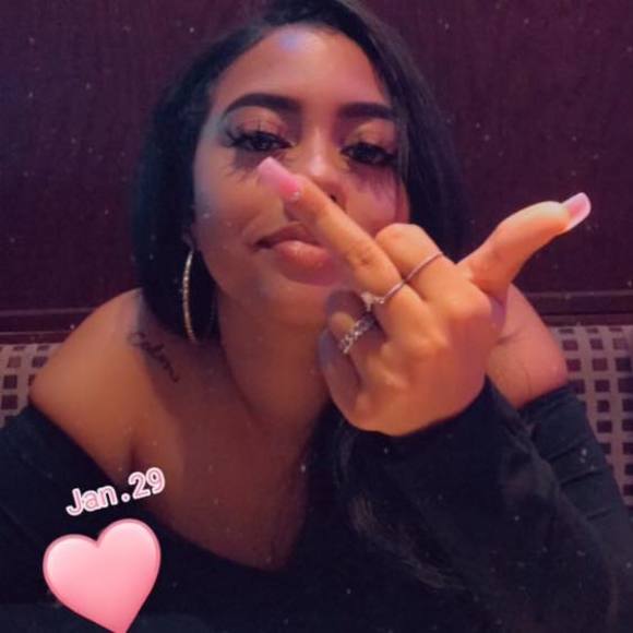 Profile Picture of Whitney Steele (@haileyywilson) on Poshmark