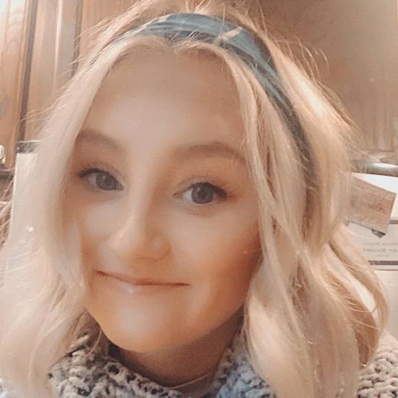 Profile Picture of Lesley Svatosch (@lsvatosch) on Poshmark