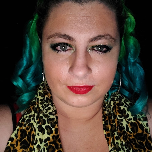 Profile Picture of Andra Harroun (@thenameiszebra) on Poshmark