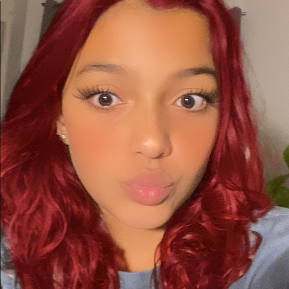 Profile Picture of Sofia Ospina (@frogfia) on Poshmark