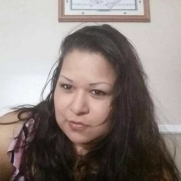 Profile Picture of Luz Umanzor (@nananina78) on Poshmark