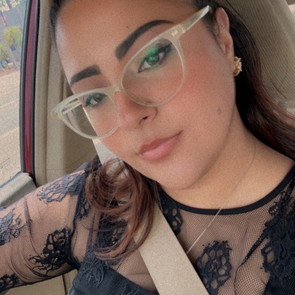 Profile Picture of Jasmin Gorajuria (@jasmingorajuria) on Poshmark