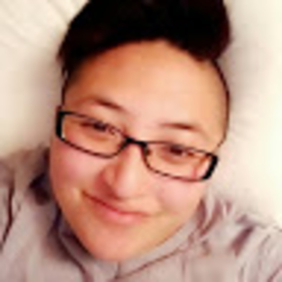 Profile Picture of Joon Yang (@vly112089) on Poshmark