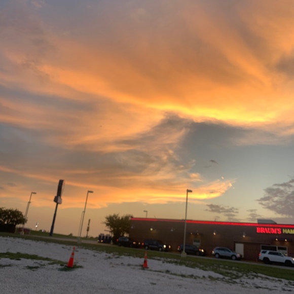 Profile Picture of Ella Gillham (@ellagillham) on Poshmark