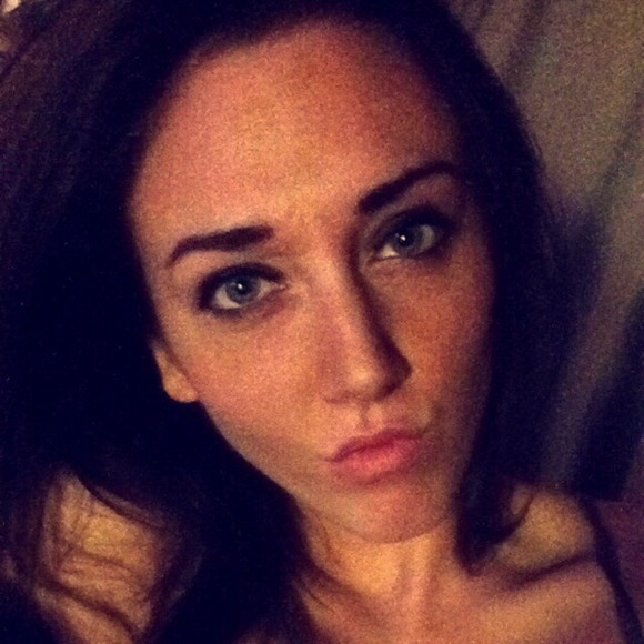 Profile Picture of Mandy Walters (@mandeewalters) on Poshmark