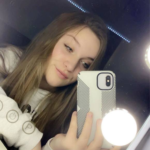Profile Picture of Sheridan Schubarth (@sschubarth) on Poshmark