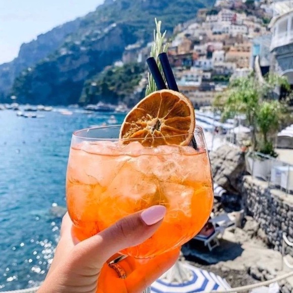 Elizabeth Hanberg - Poshmark Profile Picture of Elizabeth Hanberg (@olgainthemirror) on Poshmark