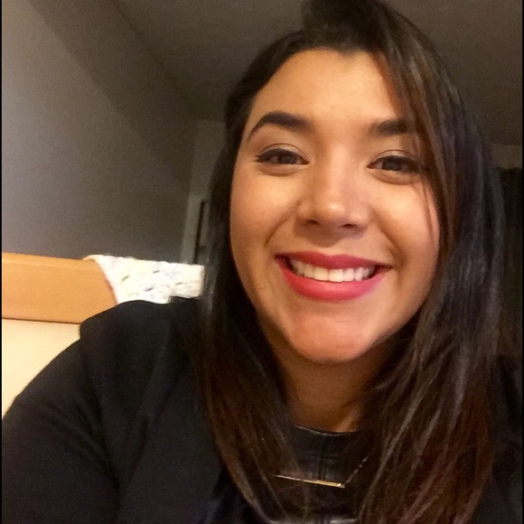 Profile Picture of Ginger Hill (@ginnyh14) on Poshmark