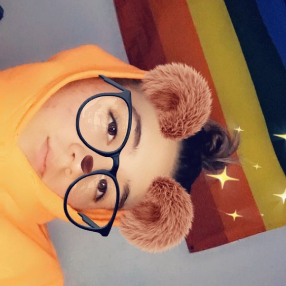 Profile Picture of Aaron Zavala (@yoki_mew) on Poshmark