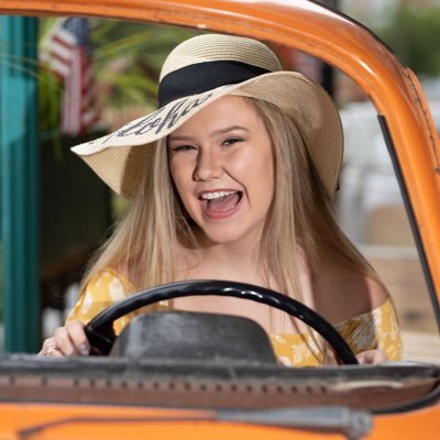 Profile Picture of Chloe Adkins (@chloeadkins_) on Twitter