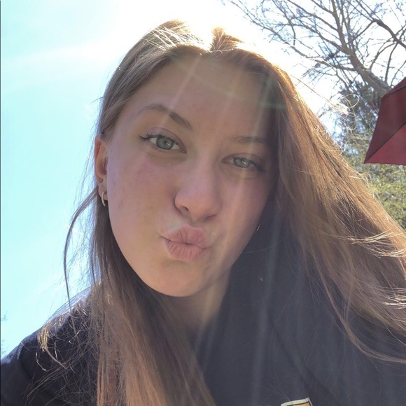 Profile Picture of Tegan Riffey (@teganriffey) on Poshmark