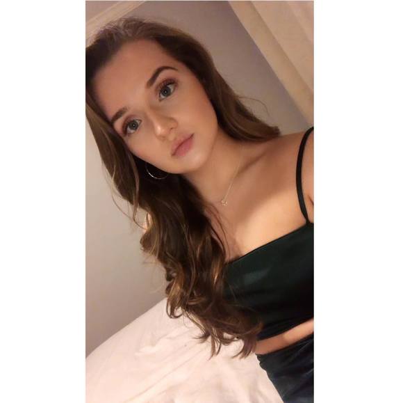 Profile Picture of Viviana Felipe (@vivianafelipe) on Poshmark