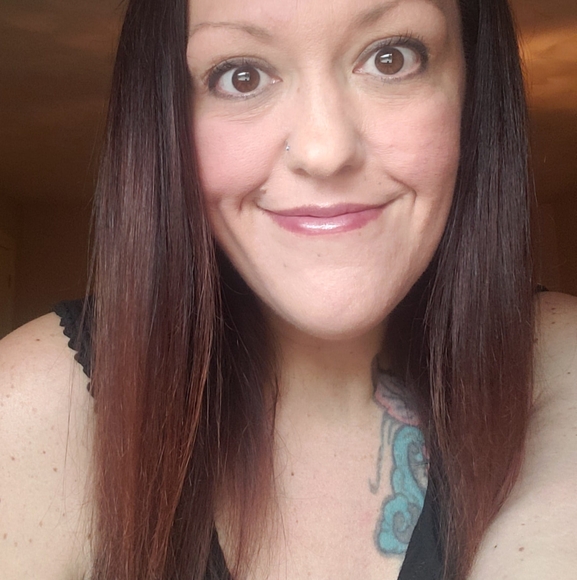 Profile Picture of Sarah Erickson barney (@ddcherry88) on Poshmark