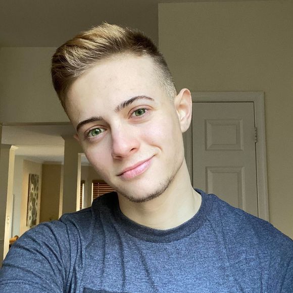 Profile Picture of Daniel Chiapello (@danielchiapello) on Poshmark