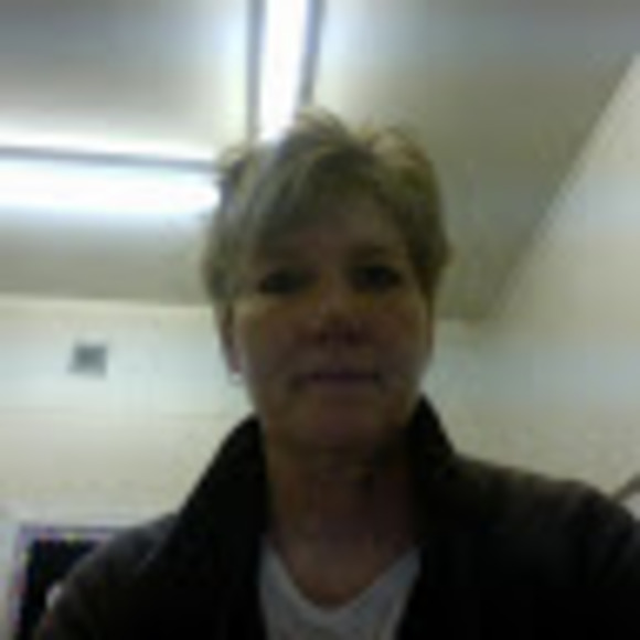 Profile Picture of Lori Willert (@lwillert1310) on Poshmark