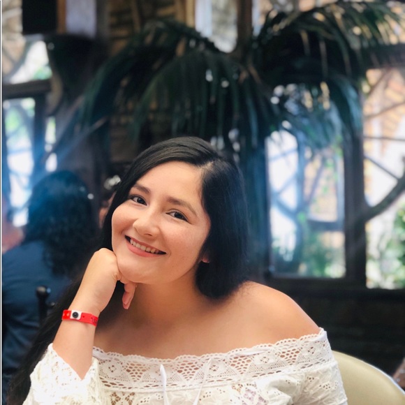 Profile Picture of Alexis Quihuiz (@alexis_quihuiz) on Poshmark