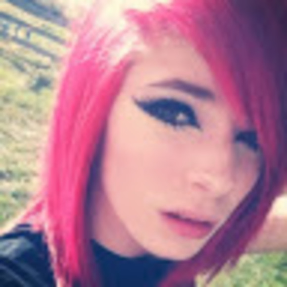 Profile Picture of Chayse Eames (@chayseeames) on Poshmark