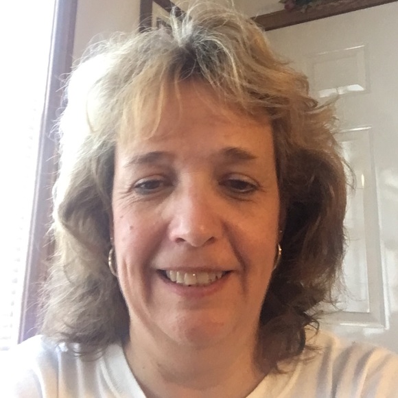 Profile Picture of Jill Keyser (@jkeyser) on Poshmark