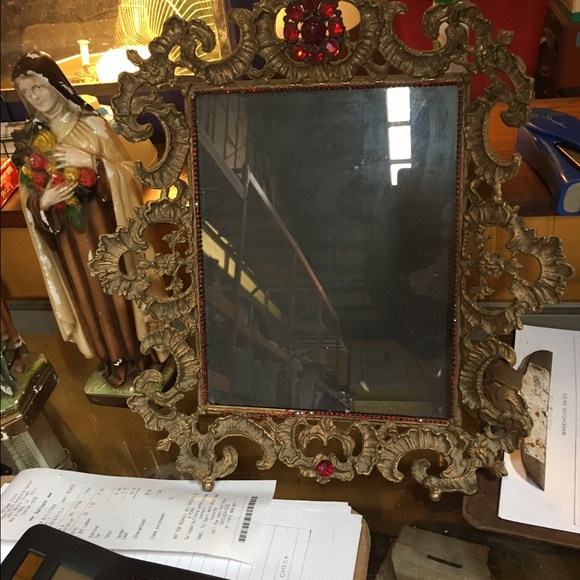 Profile Picture of Devon Burns (@devon12352) on Poshmark