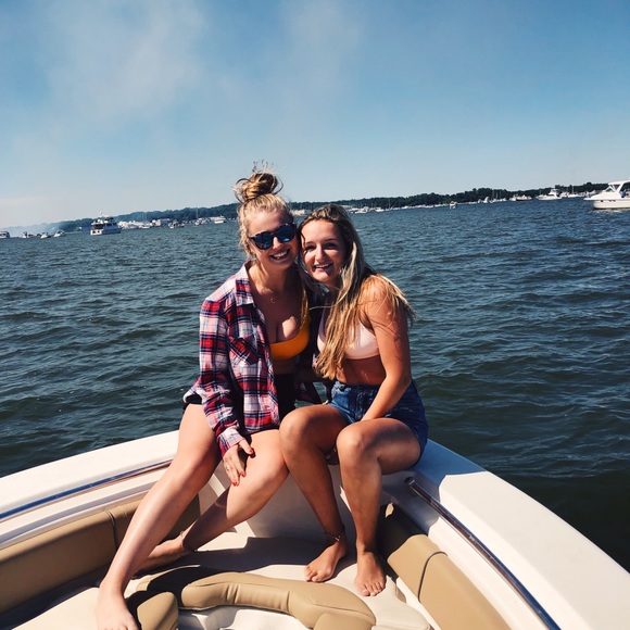 Khloe Nutwell - Poshmark Profile Picture of Khloe Nutwell (@khloenutwell) on Poshmark