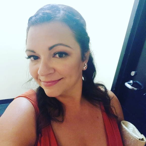 Profile Picture of Jenn Degolyer (@jldegolyer) on Poshmark