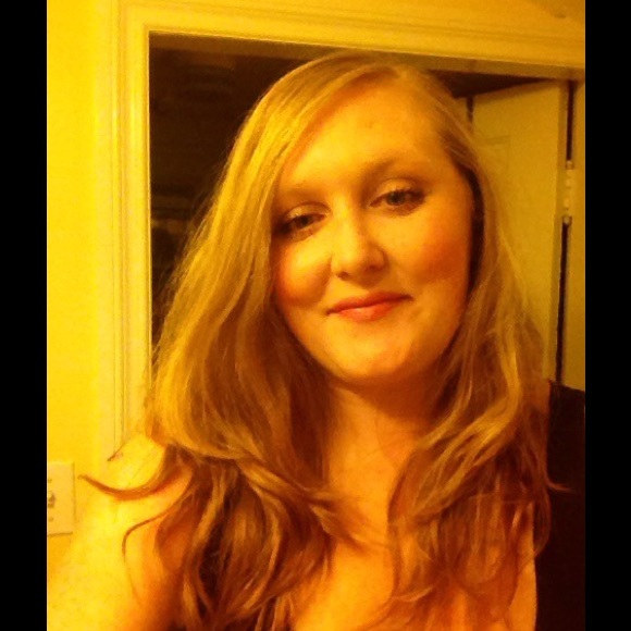 Keriann Leloup - Poshmark Profile Picture of Keriann Leloup (@keriannleloup) on Poshmark