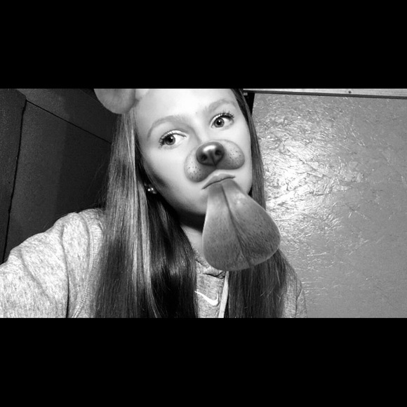 Profile Picture of Taylor Bogle (@taylorbogle) on Poshmark