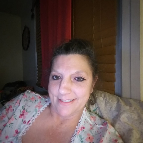 Profile Picture of Jeannie Mcdaris (@jeanniemcdaris) on Poshmark