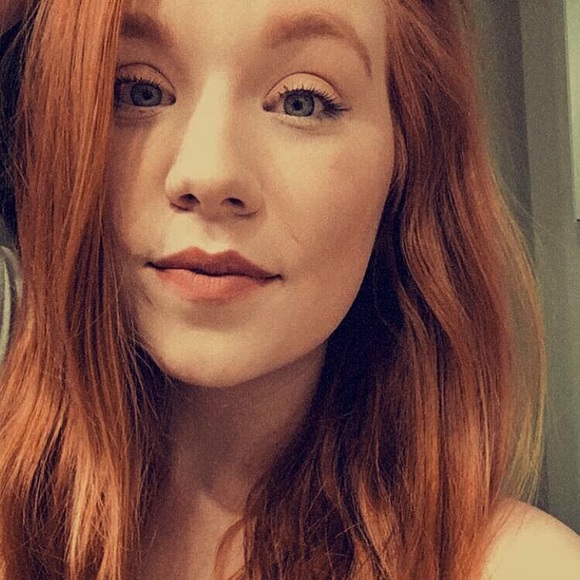 Profile Picture of Candace Arcaya (@candacearcaya) on Poshmark