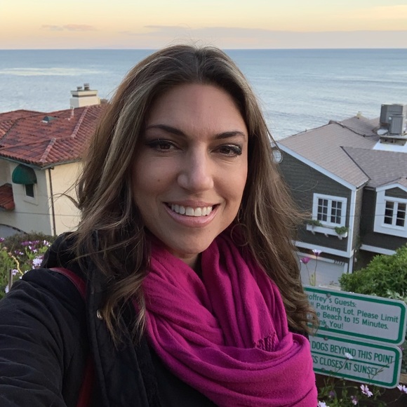 Profile Picture of Sara Klinghoffer (@sarakling76) on Poshmark