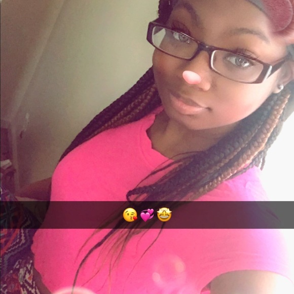 Profile Picture of Nagiya Sallet (@nagiyasallet16) on Poshmark