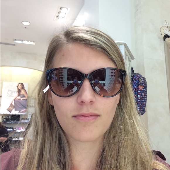 Profile Picture of Mary Trebitz (@marytreb) on Poshmark