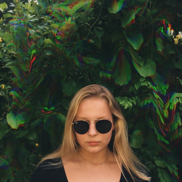 Profile Picture of Ella Schubring (@ellaschubring) on Poshmark