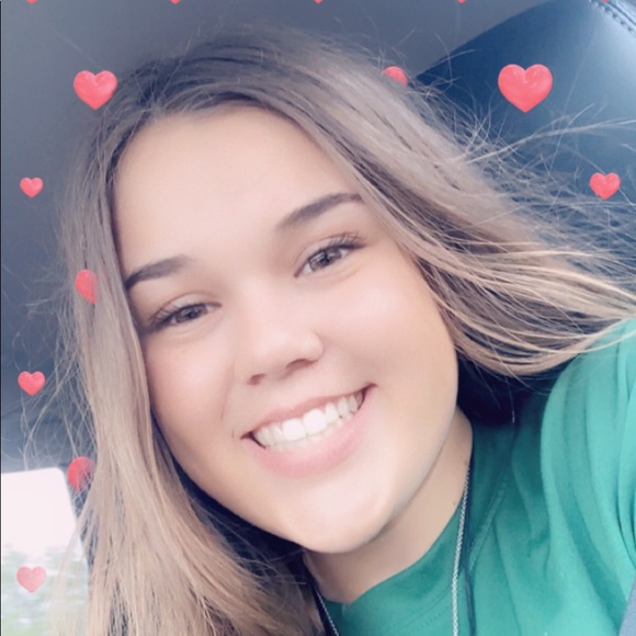 Profile Picture of Emily Kalinec (@emilykalinec) on Poshmark